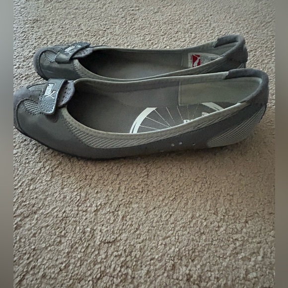 Puma Slip On Shoes - Picture 2 of 5